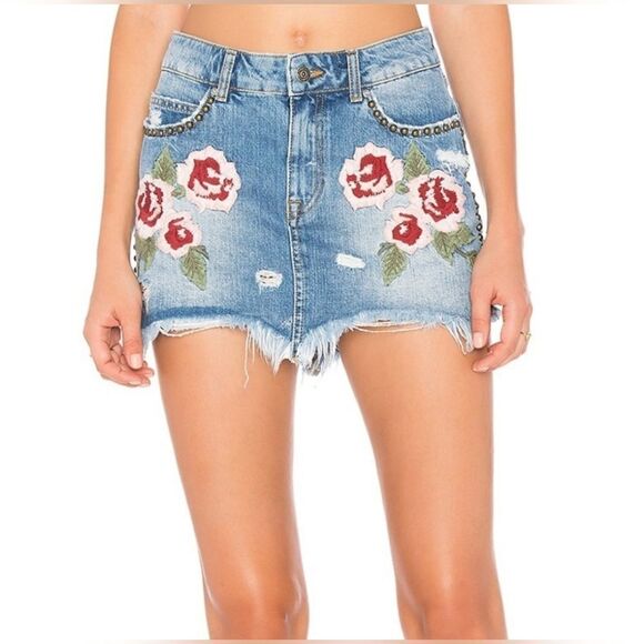 Free People ‘Wild Rose Ember’ Distressed Floral Embroidered Mini Skirt- Size 28 - Picture 1 of 11